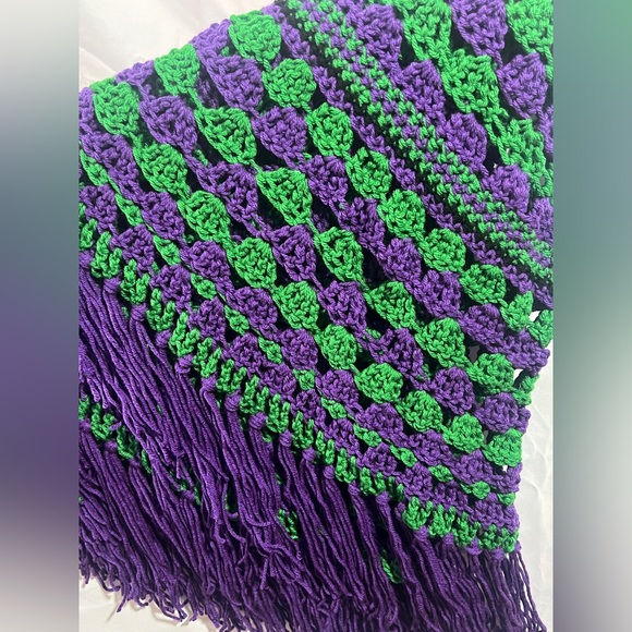 The Jokers Crocheted Round Mandala Throw Blanket Large - Picture 4 of 7